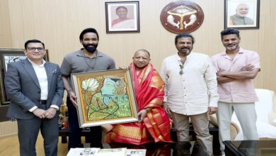 ഡോ. മോഹൻ ബാബു, വിഷ്ണു മഞ്ചു, പ്രഭുദേവ, എക്സിക്യൂട്ടീവ് പ്രൊഡ്യൂസർ വിനയ് മഹേശ്വരി എന്നിവർക്ക് ഉത്തർപ്രദേശ് മുഖ്യമന്ത്രി യോഗി ആദിത്യനാഥിനെ കാണാനുള്ള ഭാഗ്യം ലഭിച്ചു.